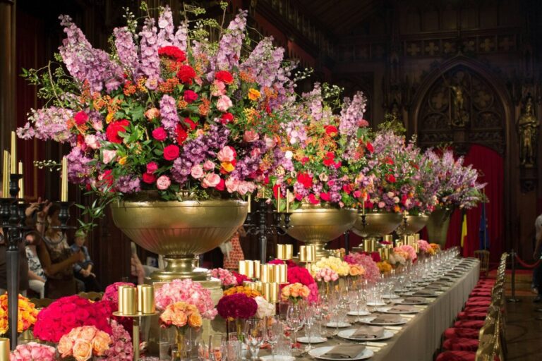 table-flowers-royal-castle-dinner-restaurant-famous-celebration-seats-holiday-rich-luxury.jpg