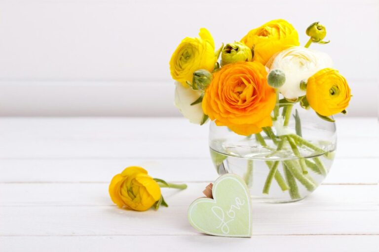 wooden-heart-and-flowers.jpg